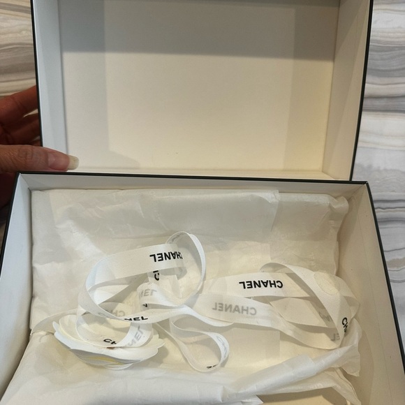 Chanel Classic White Box - Picture 5 of 9